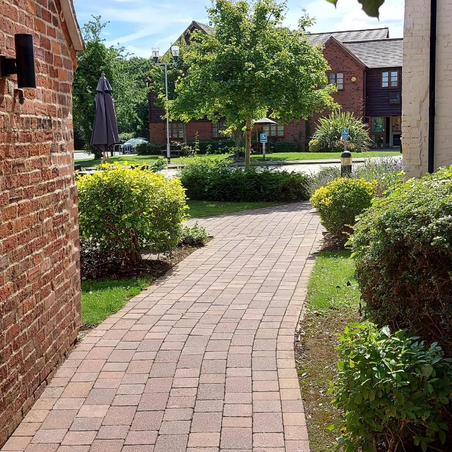 Meadow Farm Redditch By Marstons Inns Exterior photo
